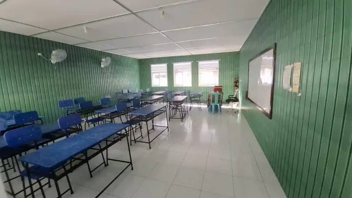 Facing Challenges: Melihat Ruang Kelas Tahan Gempa dari Plastik Daur Ulang di SDN 2 Pohgading Lombok Timur