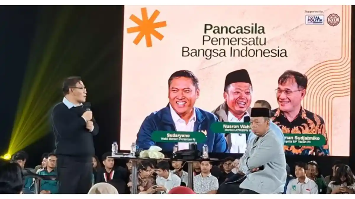 Sudaryono-nusron-wahid-budiman-diskusi-ugm