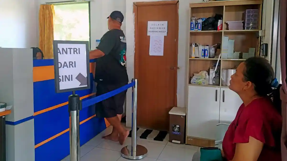 Tanpa-Alas-Kaki-pun-Dilayani-Kisah-Nyata-Inklusi-Keuangan-Agen-BRILink-di-Pinggiran-Karanganyar-2