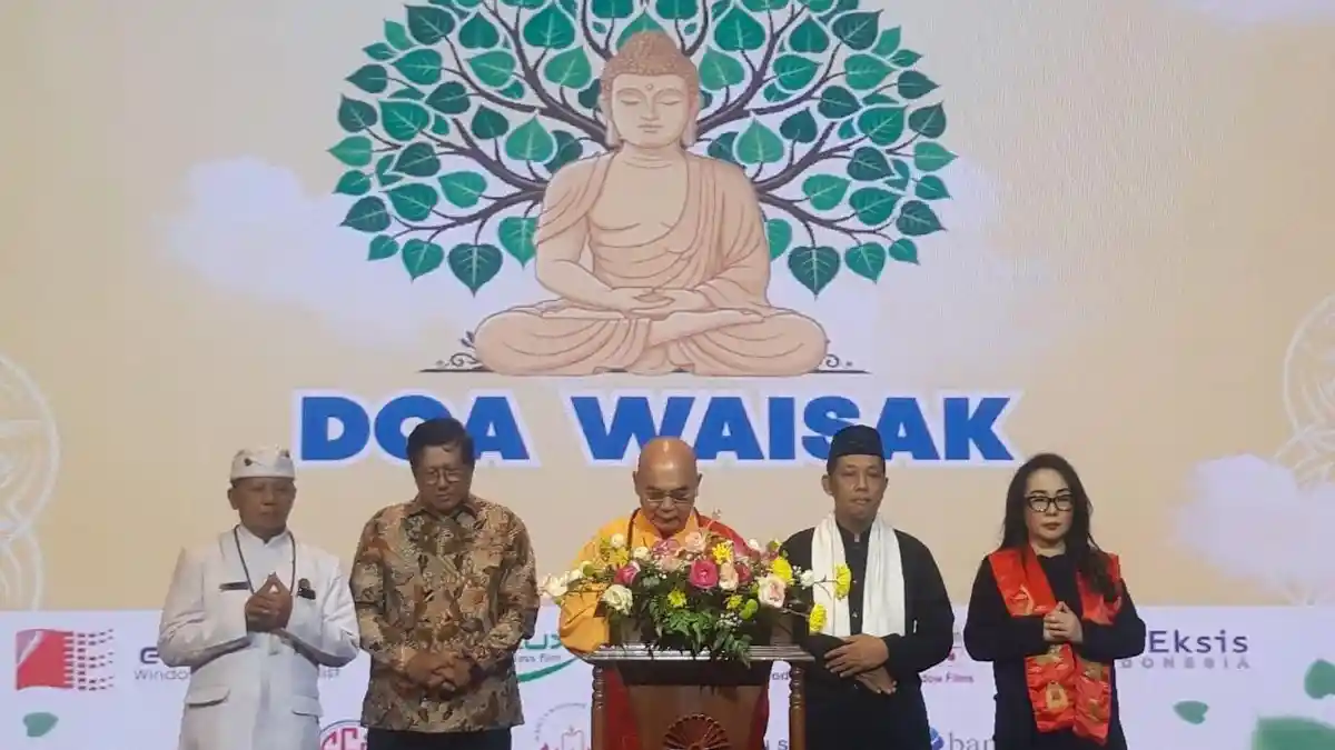 Tokoh-lintas-agama-di-Perayaan-Waisak-Bersama-Keluarga-Buddhayana-Indonesia-DKI-Jakarta
