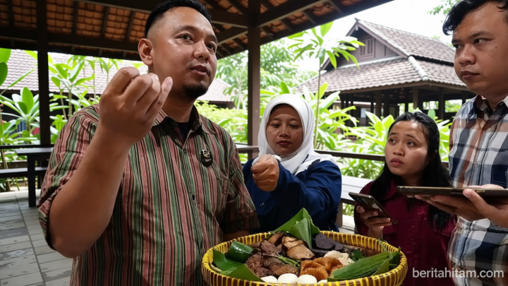 Di Balik Besek Bambu – Jadah Tempe Mbah Carik Berjuang Menolak Punah