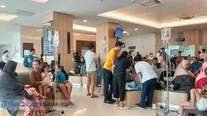 Suasana Rumah Sakit di Manado saat Gempa Terjadi – Lobi Jadi Lokasi Evakuasi