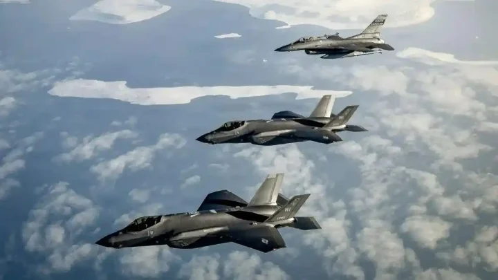 Facing Challenges: Jet Tempur Siluman F-35A AS Kirim Kode Darurat 7700 di Dekat Selat Hormuz, Kena Tembak Iran?