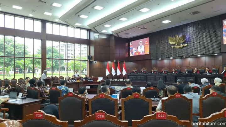 Cerita Dosen Bergaji Rp 840 Ribu per Bulan, Terpaksa Nyambi Jadi Penjual Kelapa