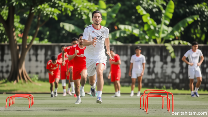 Sorotan Timnas Indonesia Libas Kamboja: Thom Haye Maestro Garuda, Mitchell Baker Kudu Terima Kasih
