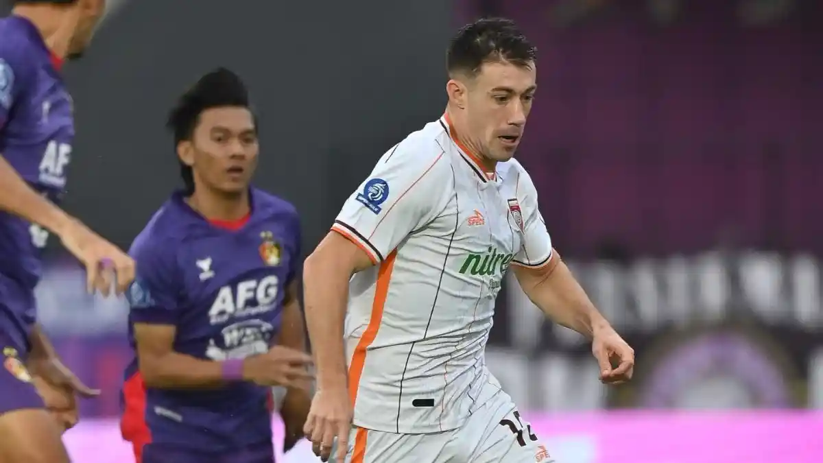 Aksi-penyerang-Borneo-FC-Mariano-Peralta-dalam-pertandingan-melawan-Persik-Kediri