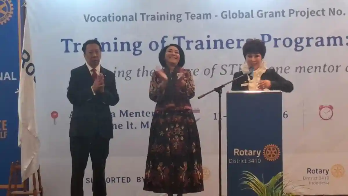 Istri-eks-Panglima-TNI-Andika-Perkasa-Hetty-Andika-Perkasa-gabung-Rotary-Club-Indonesia