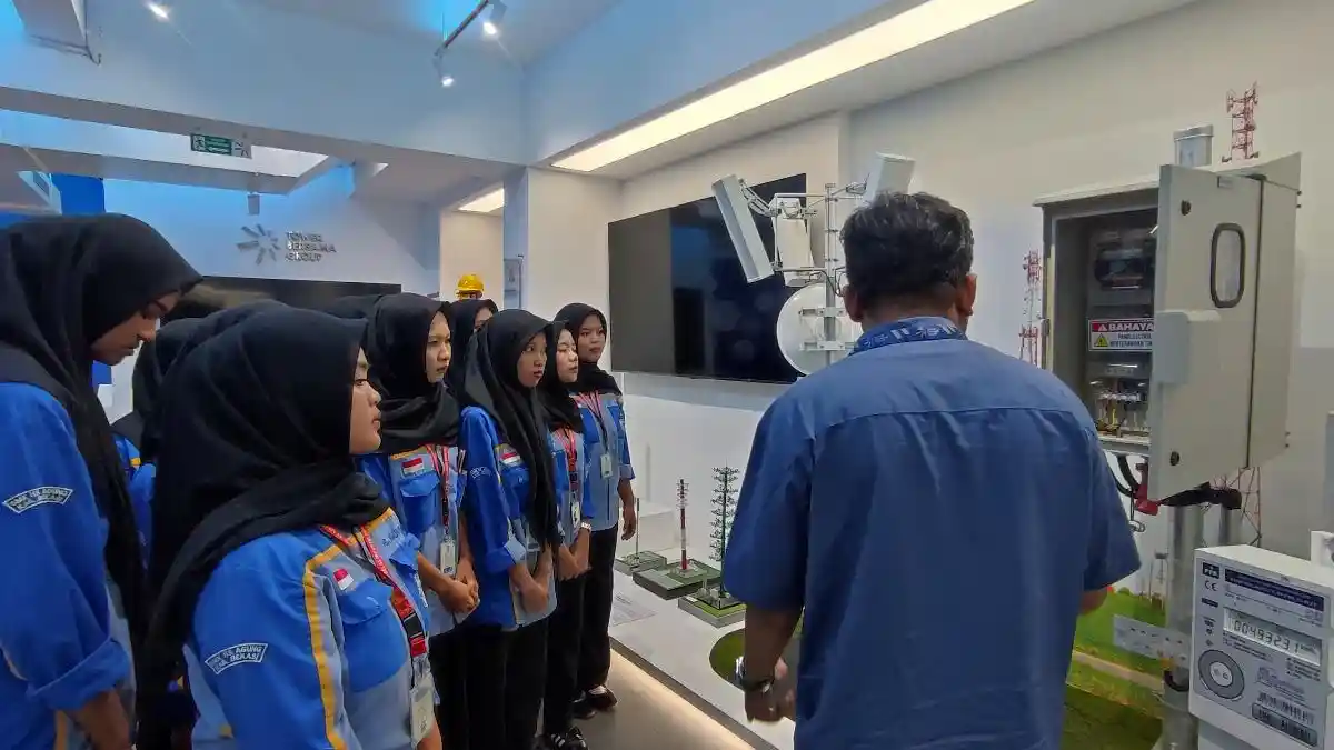 Kunjungan-industri-SMK-HS-Agung-Bekasi-ke-TBIG-ss