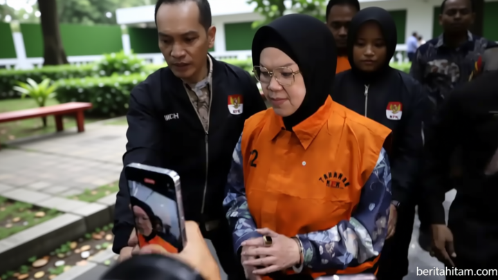 Beda Nasib! Bupati Etik Suryani Ditahan – Sekda Sukoharjo Keluar dari Gedung KPK dan Pulang