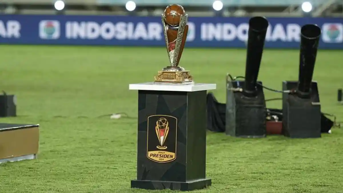 trofi-piala-presiden-turnamen-pramusim-liga-1