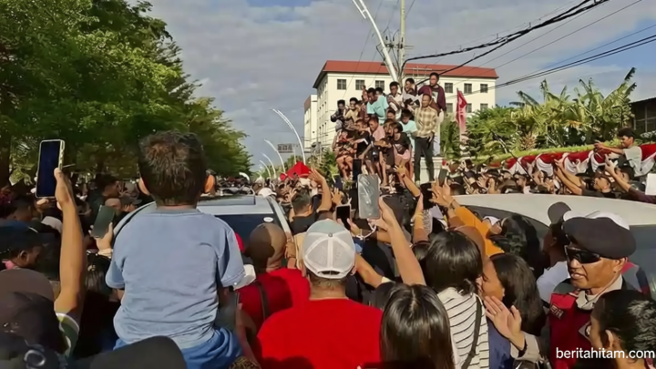 Warga Bertemu Jokowi di CFD Kupang: Dapat Kaos hingga Sebut Opa NTT