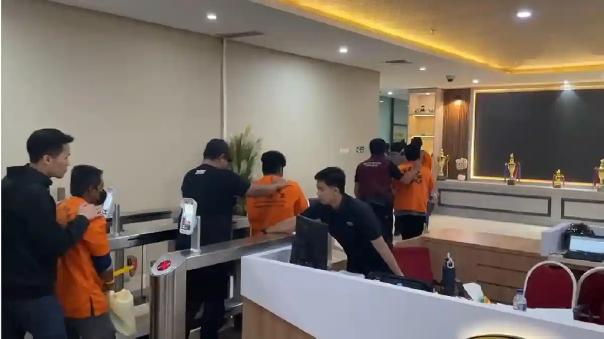 8-anak-buah-kapal-ABK-tersangka-kasus-penyelundupan-13-ton-ketamin