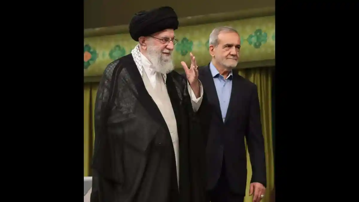 Ali-Khamenei-bersama-Presiden-Iran-Masoud-Pezeshkian1