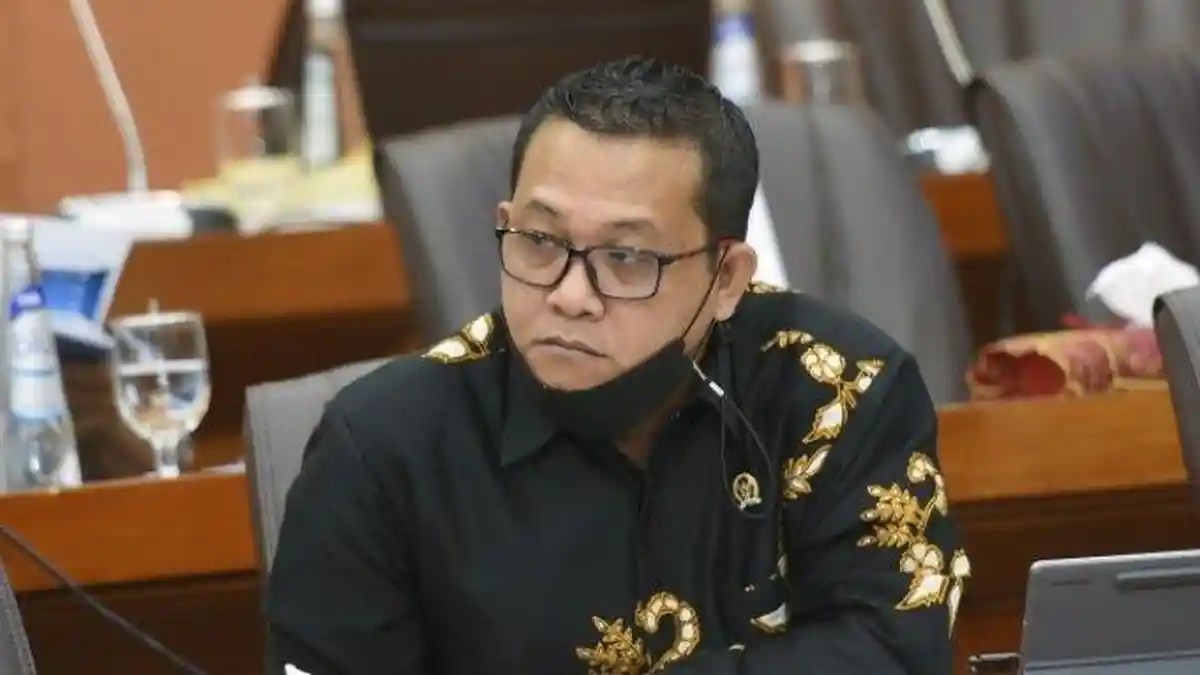 Anggota-Komisi-IV-DPR-RI-Fraksi-PDI-Perjuangan-Sonny-T-Danaparamita-dalam-rapat-kerja