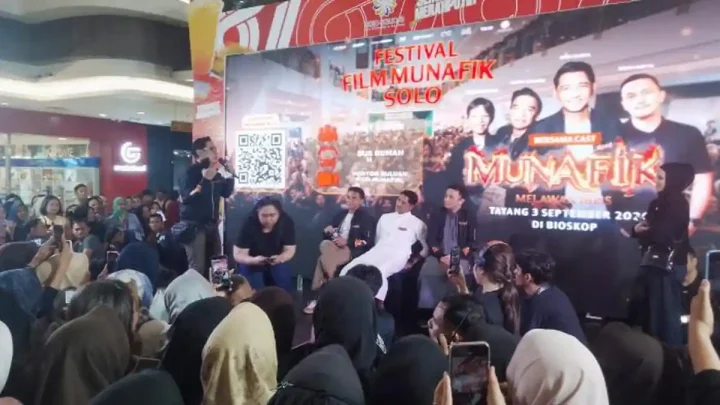 Arya Saloka Ngaku Belajar Tajwid Qur’an dari Awal Demi Perankan Ustaz Adam di Film Munafik