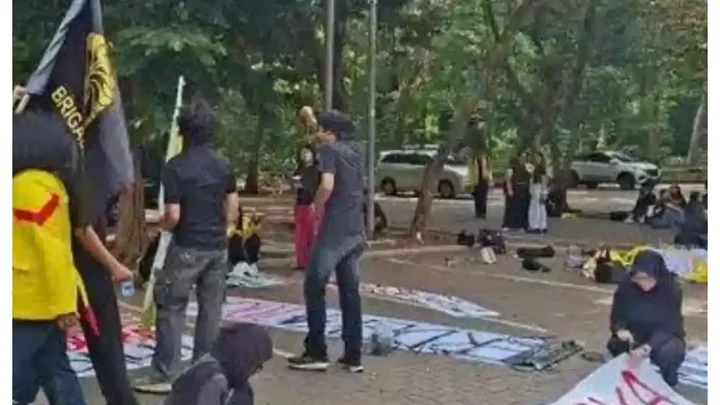 Gelar Aksi ‘Merebut Kemerdekaan’, BEM UI: Slogan Indonesia Adil Makmur Hanya Omong Kosong