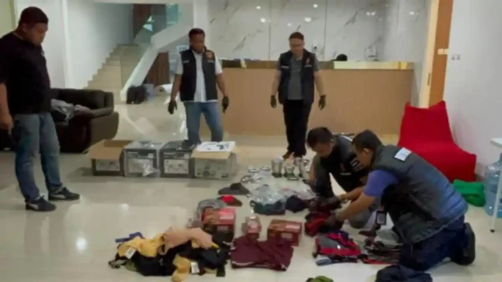 Rumah & Kantor Digeledah Kasus Jaringan Penyelundupan Emas ke Dubai, Ada Pakaian Dalam Dimodifikasi