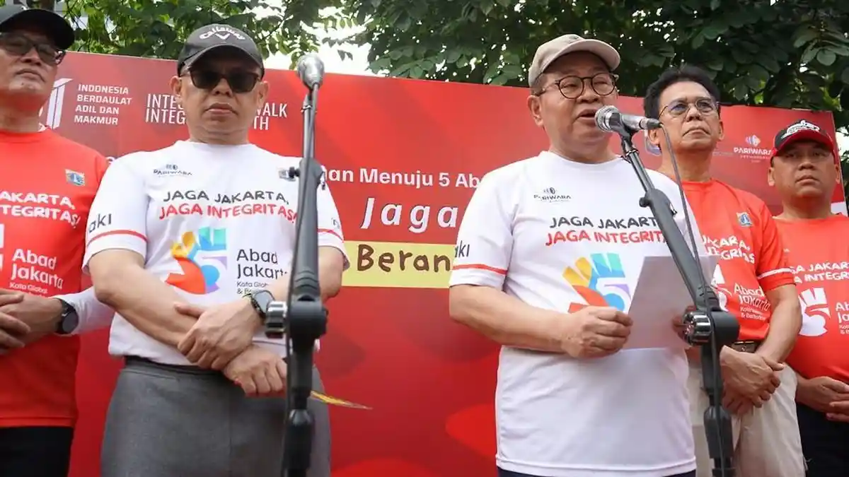 Gubernur-DKI-Jakarta-Pramono-Anung-didampingi-Wakil-Ketua-KPK-Johanis-Tanak