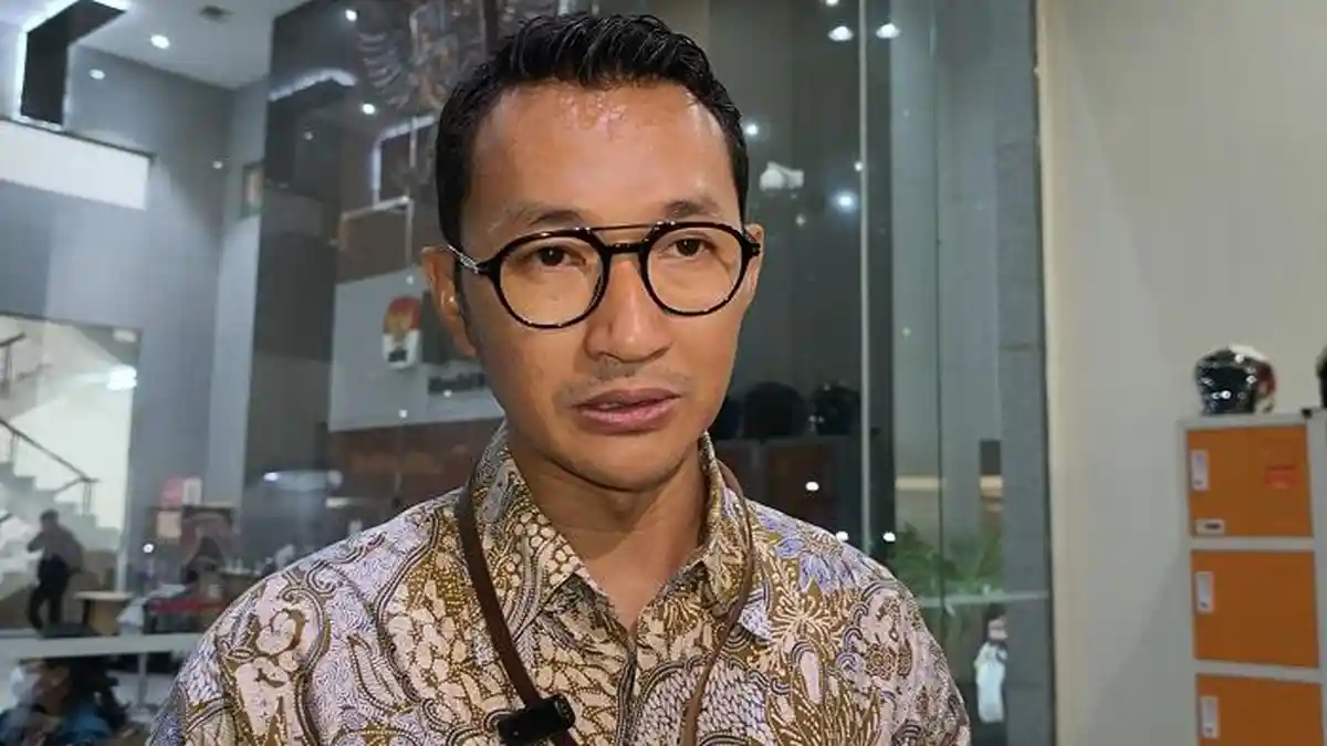 Juru-Bicara-KPK-Budi-Prasetyo-saat-menerangkan-soal-pembelian-rumah-mewah
