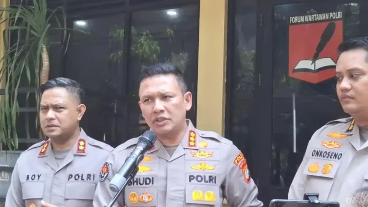 Polda Metro Jaya Pulangkan 21 Orang Bawa Flare hingga Bom Molotov saat Demo