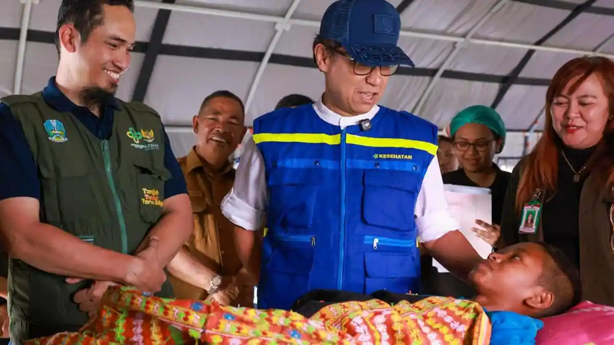 Menkes-korban-gempa-ntt