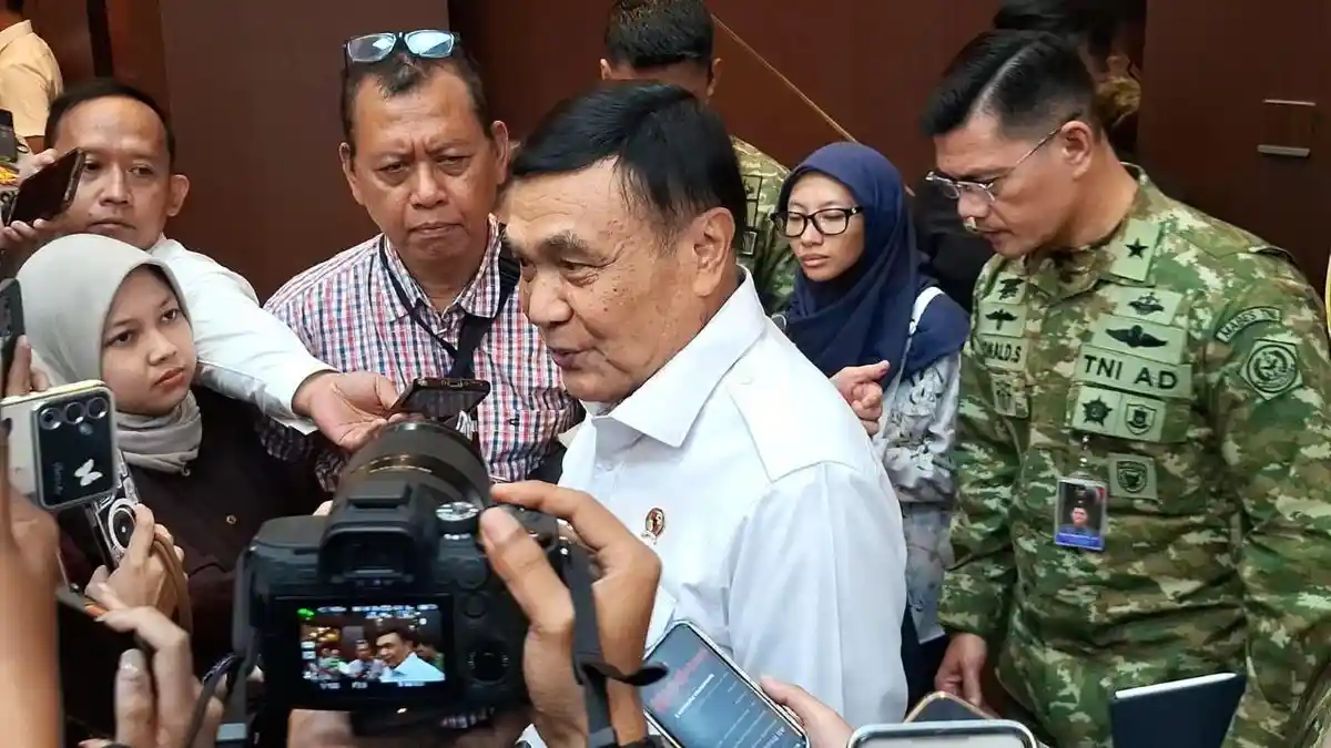 Menko-Polkam-Djamari-Chaniago-seusai-memimpin-rapat-di-Kemenko-Polkam