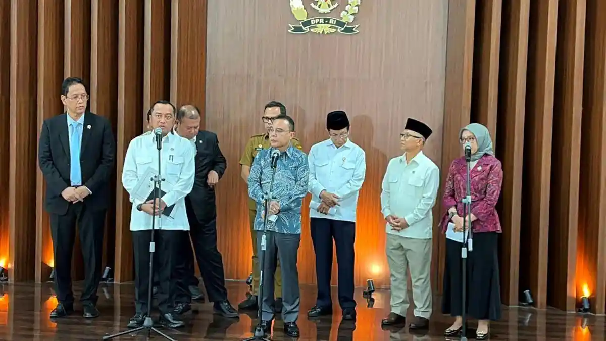 Mensesneg-Prasetyo-Hadi-Wakil-Ketua-DPR-Sufmi-Dasco-Ahmad-dan-pimpinan-DPR-menteri