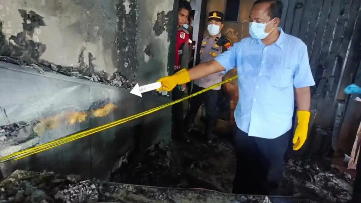P-Sosok-MFA-Pegawai-Diskominfo-Kukar-Nekat-Bakar-Kantor-Kesal-Diolok-dan-Fotonya-Jadi-Stiker-WA