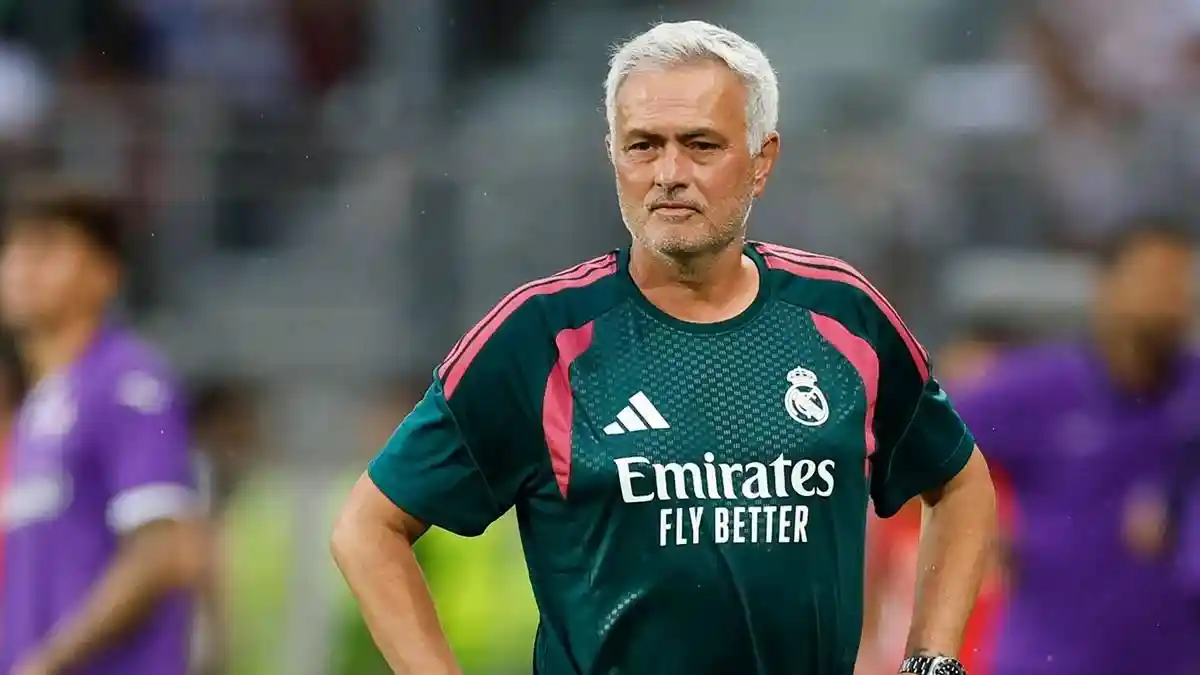Pelatih-anyar-Real-Madrid-Jose-Mourinho-dalam-pertandingan-uji-coba-pramusim