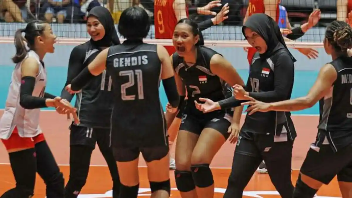 Pemain-Timnas-Voli-Putri-Indonesia-berselebrasi-setelah-mencetak-1