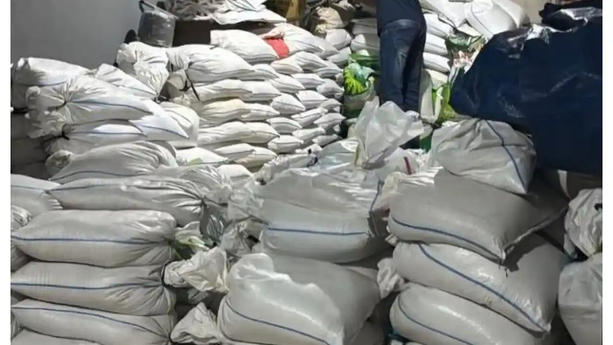 Penggerebek-gudang-penyimpanan-timah-ilegal-di-Desa-Gantung-Belitung-Timur