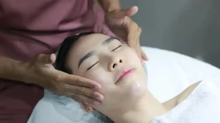 Apa Itu Double Chin? Kenali Penyebab Dagu Berlipat Menurut Dokter