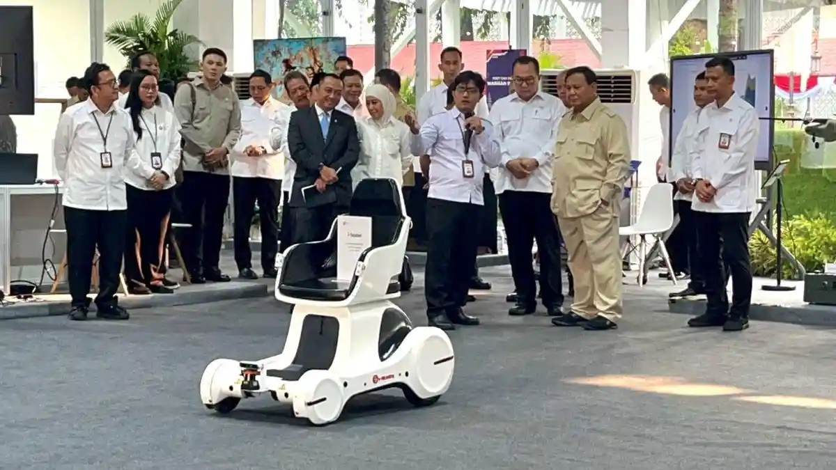 Prabowo-Subianto-melihat-sejumlah-inovasi-yang-dikembangkan-BRIN-di-Istana-Kepresidenan