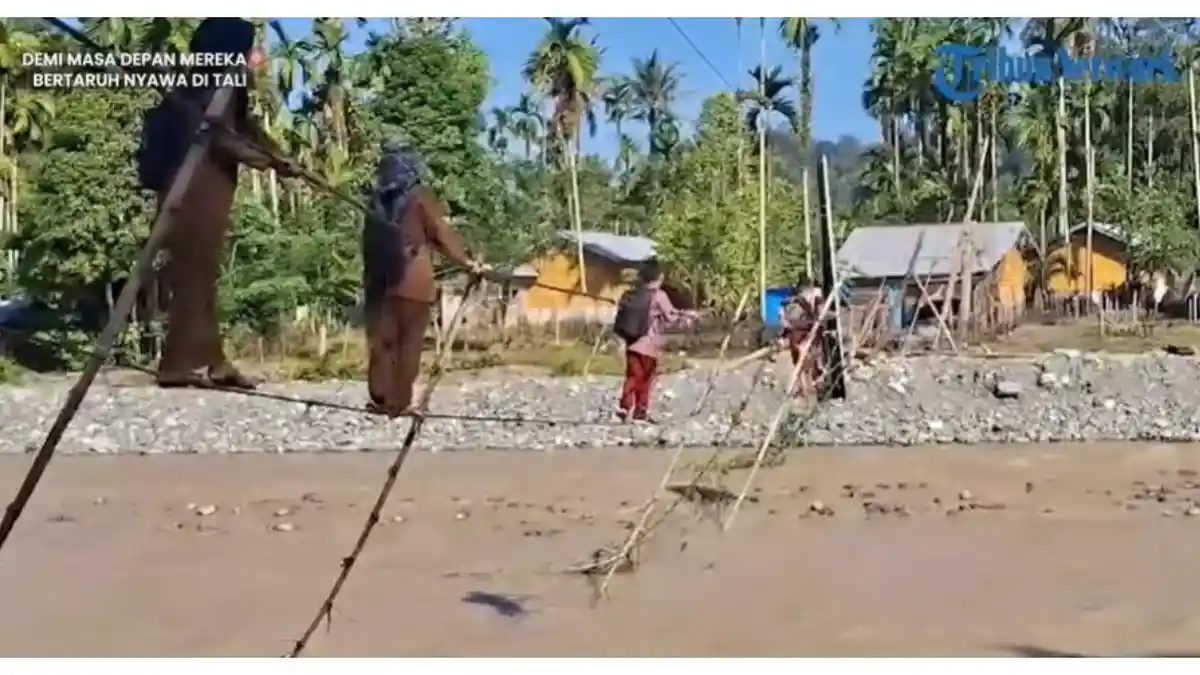 anak-sekolah-dan-guru-di-Desa-Sikundo-Kecamatan-Pante-Ceureumen-Kabupaten-Aceh-Barat
