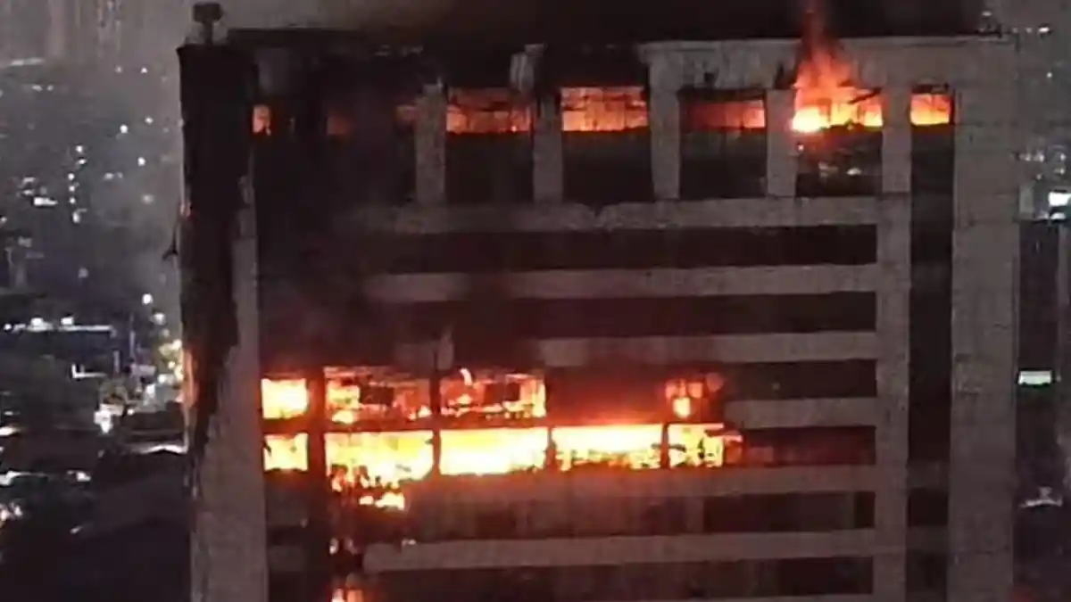 api-membara-di-gedung-bapenda-dki-jakarta