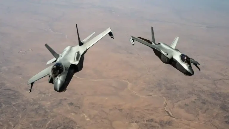 awat-tempur-siluman-F-35A-Angkatan-Udara-AS-be