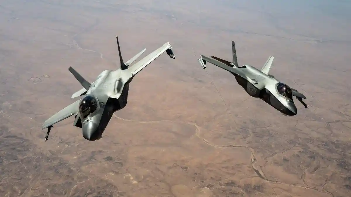 awat-tempur-siluman-F-35A-Angkatan-Udara-AS-be