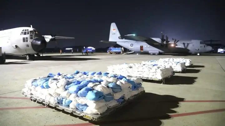 TNI Kerahkan Dua Hercules Bawa 27 Ton Bantuan Gempa NTT