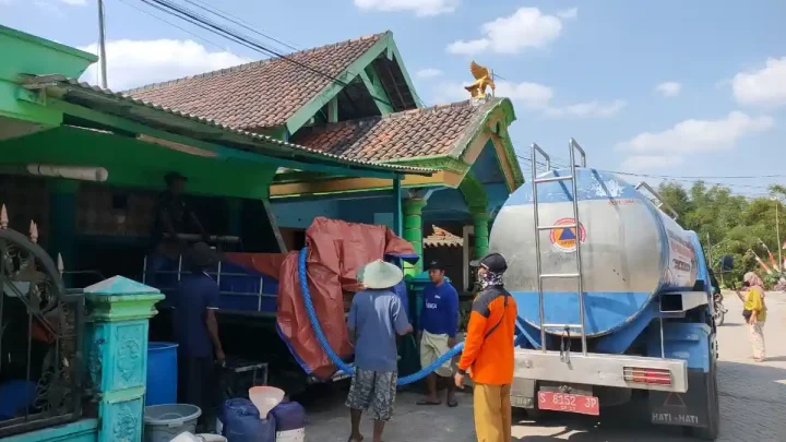 BNPB Catat Kekeringan Meningkat, 144 Ribu Liter Air Disalurkan di 5 Kabupaten