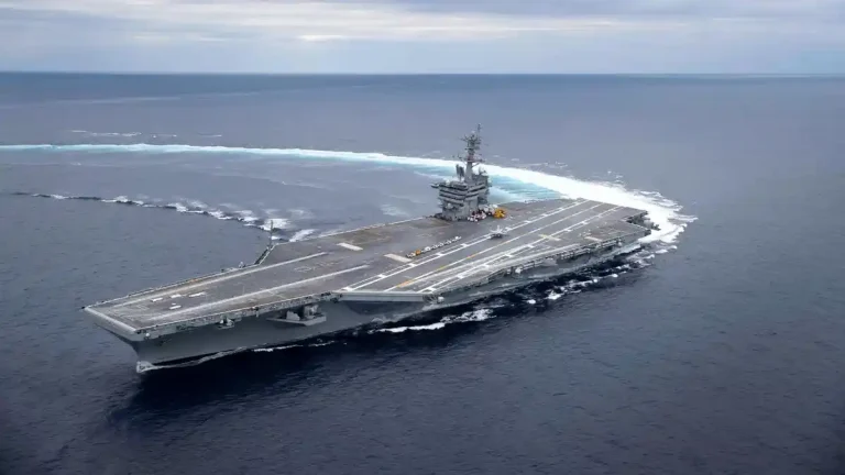 kapal-induk-kelas-Nimitz-USS-Abraham-Lincoln-CVN-72