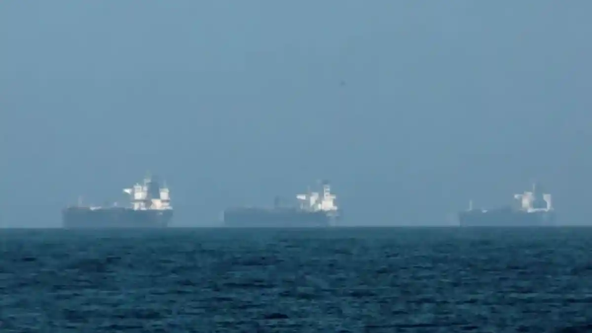 kapal-kapal-tanker-di-Selat-Hormuz