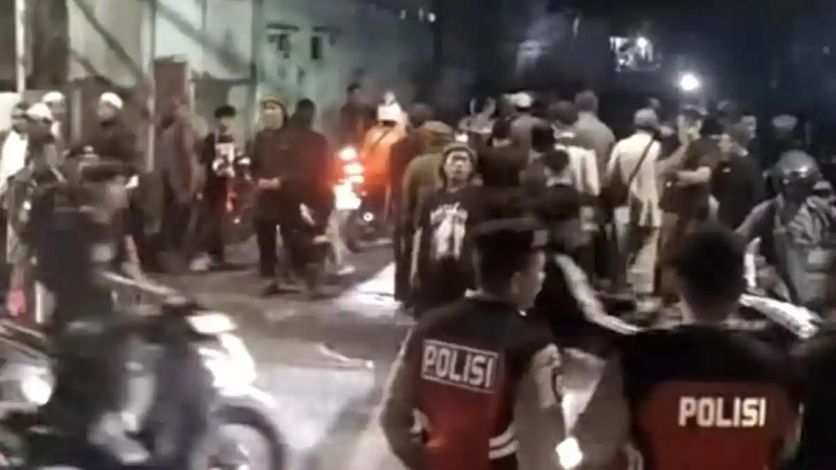 massa-geruduk-rumah-di-Bekasi-MC-tantangan-hafalan-Surah-Al-Quran-berhadiah-miras