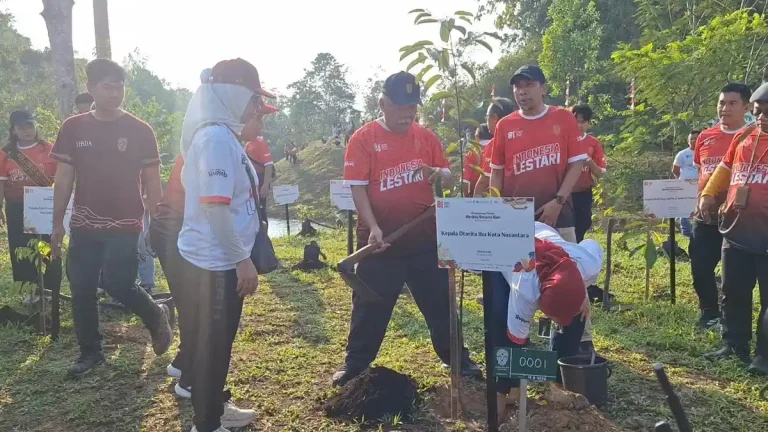 penananam-pohon-di-Embung-Sanggai-Kawasan-Inti-Pusat-Pemerintahan-KIPP-IKN