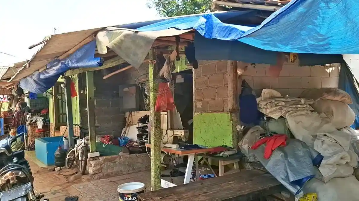 rumah-Susanah-di-Bogor-disebut-Presiden-Prabowo-Subianto-pengupas-bawang-upah-Rp700-ribu