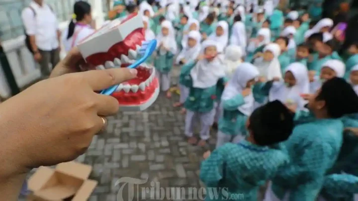 Dokter Gigi Ungkap 4 Tips Membiasakan Anak Rajin Sikat Gigi, Orang Tua Perlu Jadi Contoh