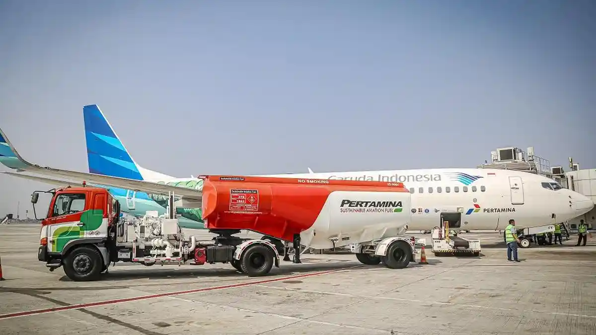 teknisi-pertamina-patra-niaga-sustainable-aviation-fuel-saf-atau-bioavtur