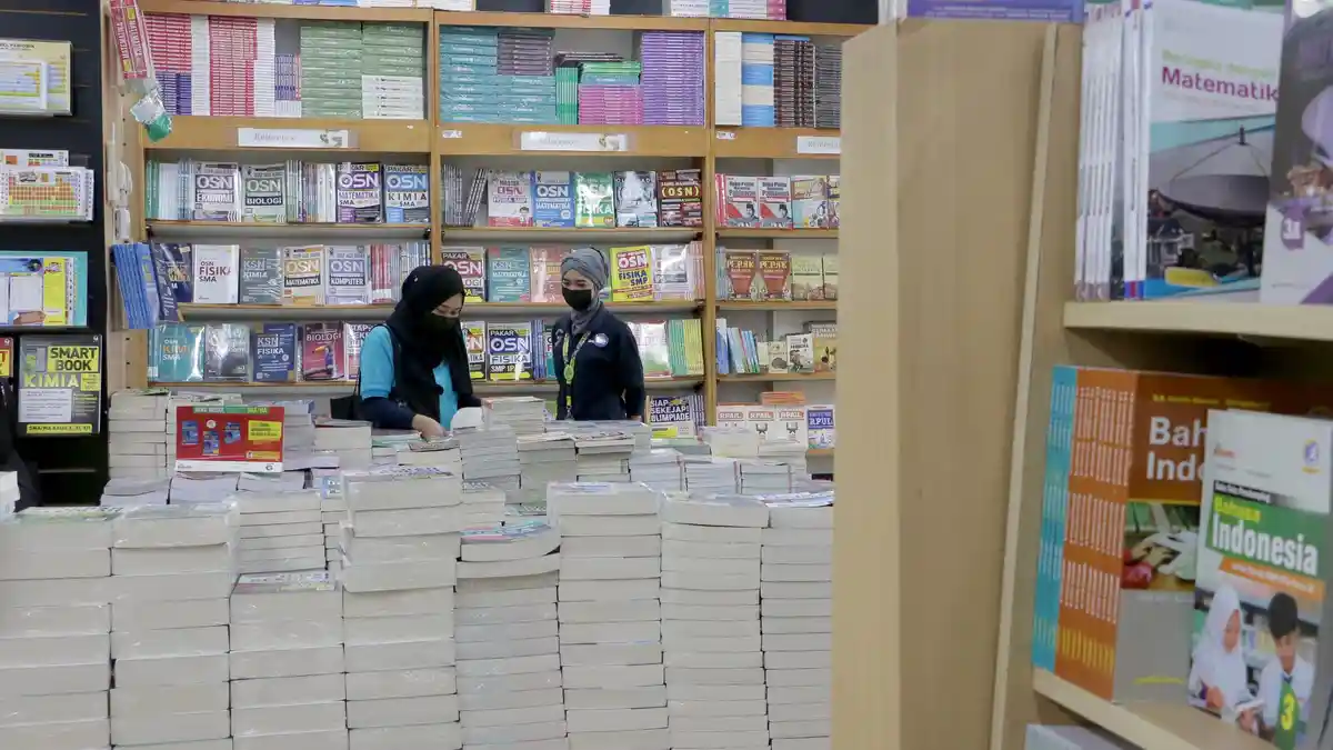 toko-buku-gramedia-sambut-kembalinya-anak-ke-sekolah_20210906_151942
