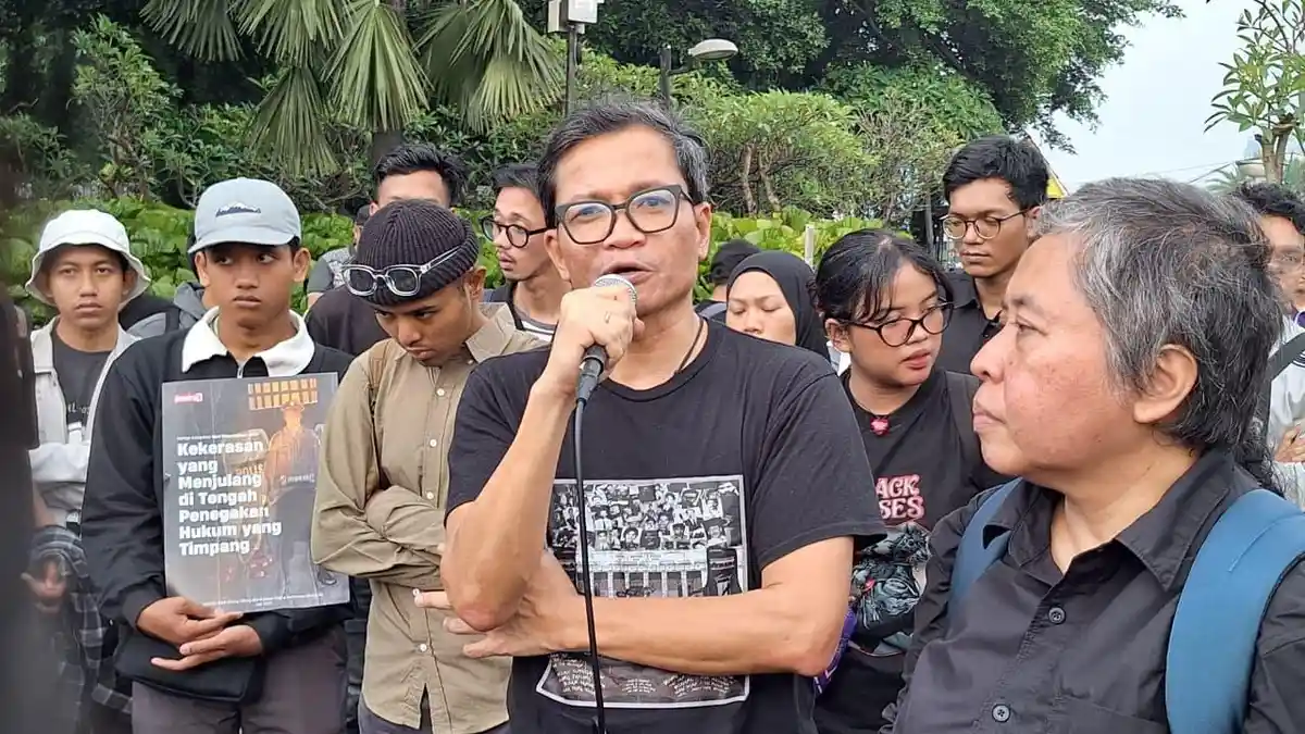 usman-hamid-di-depan-istana-1