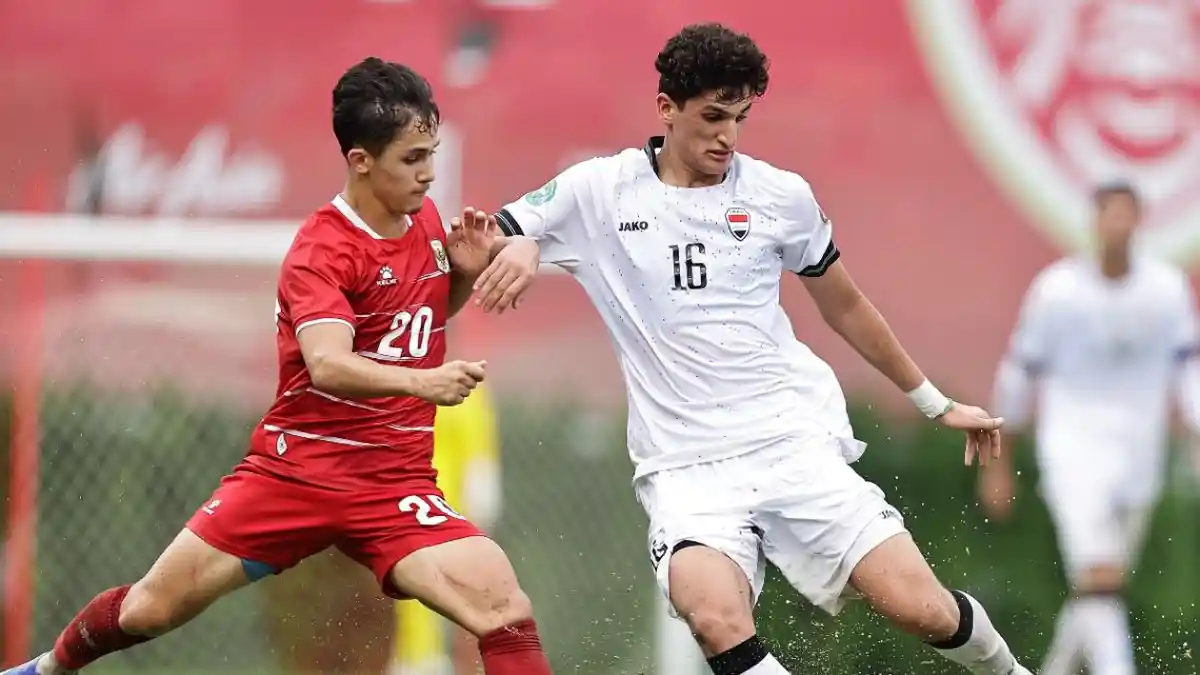 Aksi-pemain-Timnas-U20-Indonesia-Amar-Brkic-kiri-saat-melawan-Irak