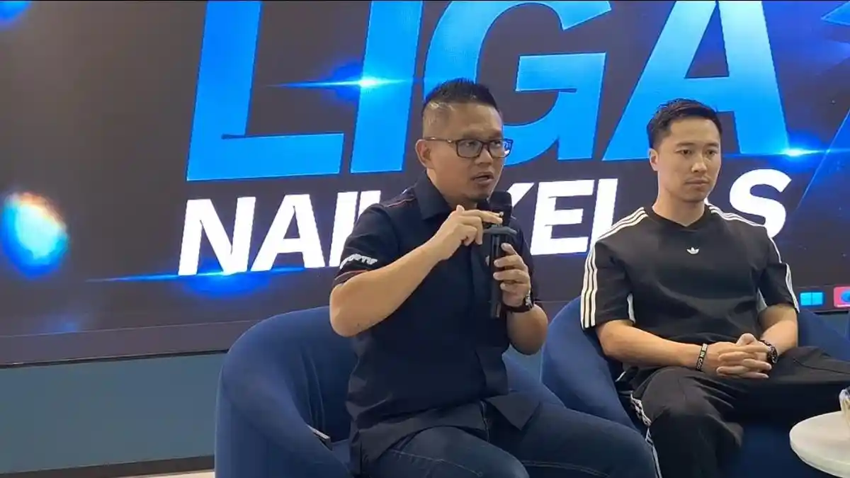 DISKUSI-SEPAKBOLA-Direktur-Kompetisi-ILeague-Asep-Saputra